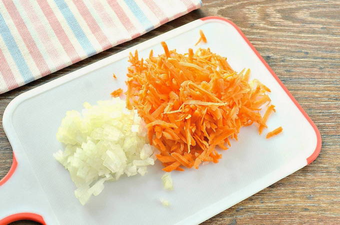 Рецепт аппетитной тушеной картошки с овощами и мясом в мультиварке Редмонд