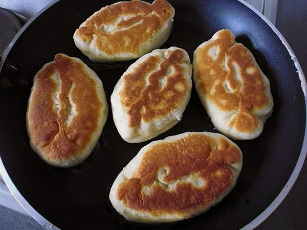 Жареные пирожки с картошкой (тесто на кефире)