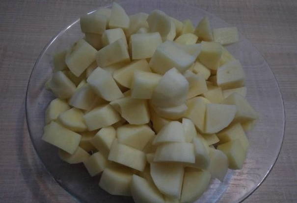 Тушеная картошка с мясом в кастрюле — 5 самых вкусных рецептов