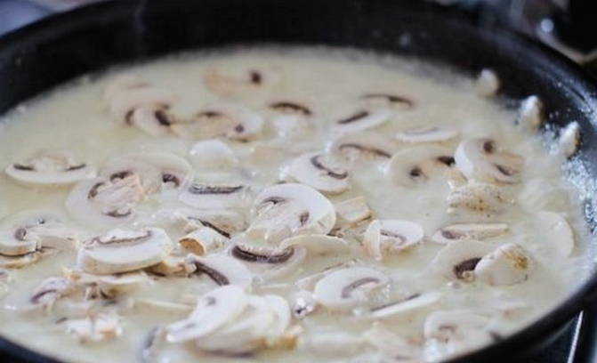 Жульен с курицей и грибами в духовке