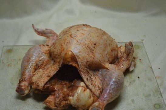 Курица целиком запеченная в духовке с хрустящей корочкой
