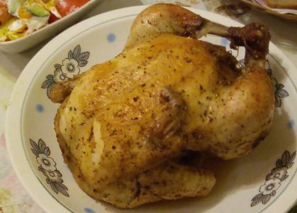 Курица целиком запеченная в духовке с хрустящей корочкой