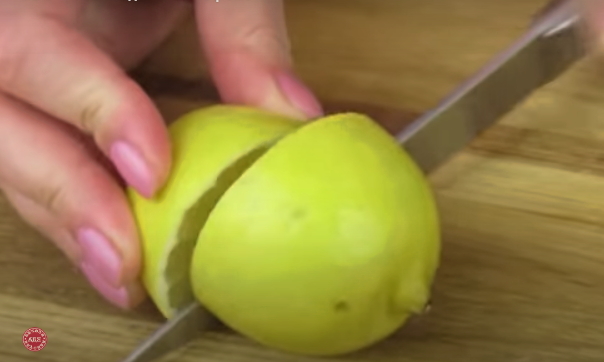 Утка с яблоками в духовке