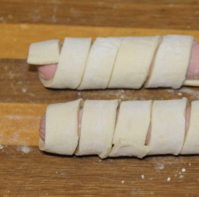 Сосиски в тесте в духовке — 10 вкусных рецептов