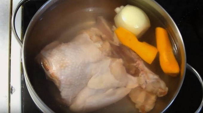 Заливное из курицы – 10 простых и вкусных рецептов