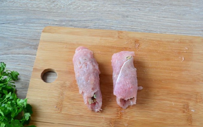 Куриные рулетики с начинкой в духовке — 10 пошаговых рецептов