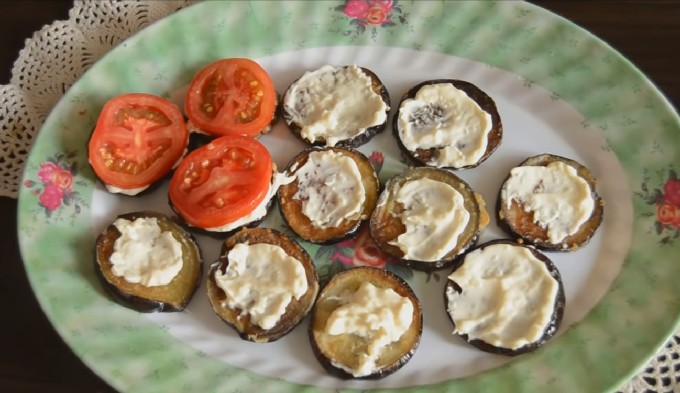 Баклажаны с помидорами и чесноком, жареные на сковороде — 8 рецептов с пошаговыми фото