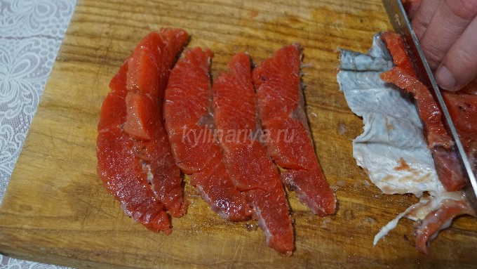 Рулет из лаваша с красной рыбой – 10 пошаговых рецептов