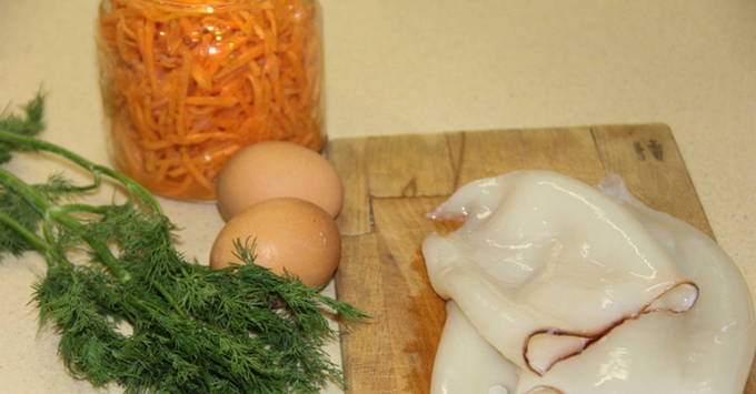 Салат с кальмарами — 10 самых вкусных и простых рецептов
