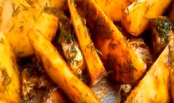 Картошка по деревенскому рецепту в духовке без кожуры и запеченная картошка дольками — 10 вкуснейших рецептов
