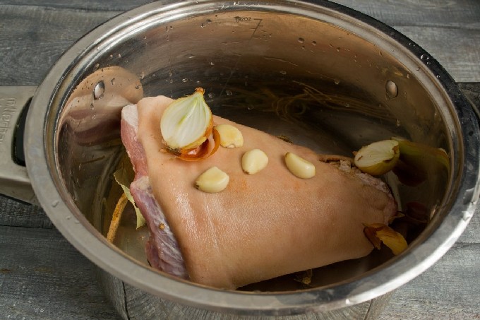 Свиная рулька в фольге запеченная в духовке – пошаговый рецепт приготовления с фото