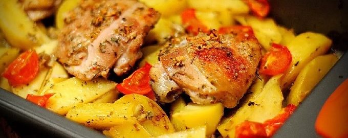 Курица с картошкой запеченные в духовке – 10 самых вкусных рецептов с фото пошагово