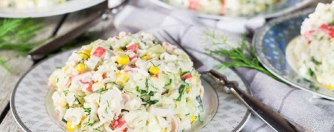Салат с крабовыми палочками — 10 очень вкусных и простых рецептов с фото пошагово