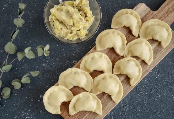 Готовим тесто для вареников в домашних условиях и тесто для вареников из картошки — 7 вкусных рецептов с пошаговыми фото