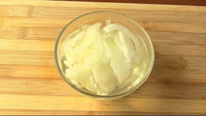 Салат с печенью трески — 10 очень вкусных и простых рецептов