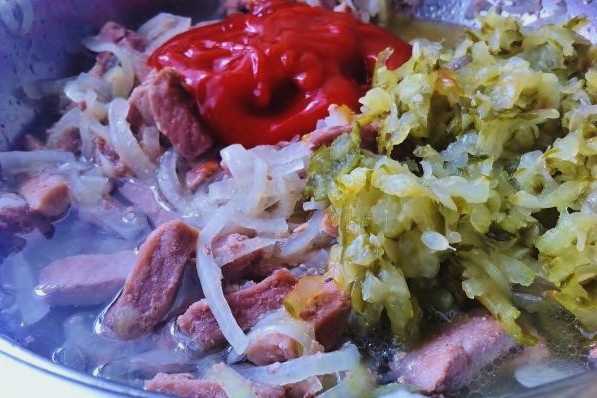Азу по татарски с солеными огурцами с картошкой и курицей в сковороде пошаговый рецепт приготовления