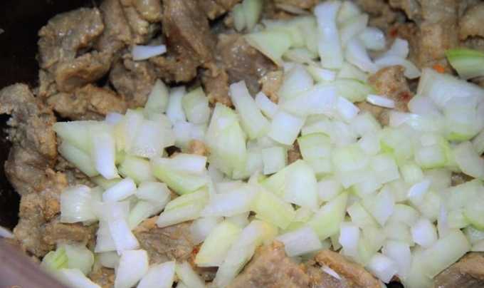 Азу по татарски с солеными огурцами с картошкой и курицей в сковороде пошаговый рецепт приготовления