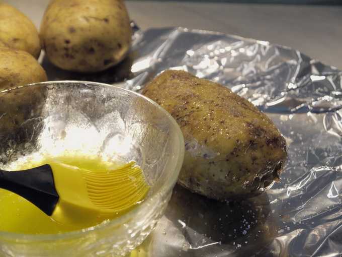 Картофель запечённый с чесноком. Рецепт вкусной картошки кружочками в духовке