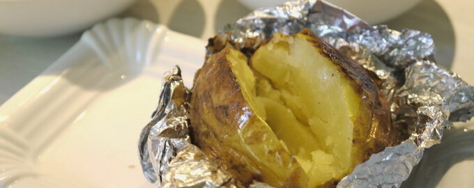 Картофель целиком в фольге в духовке