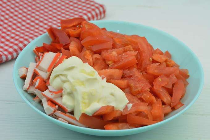 Салат «Красное море» с крабовыми палочками — 5 пошаговых рецептов приготовления
