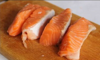 Рыбный суп из брюшек лосося – кулинарный рецепт