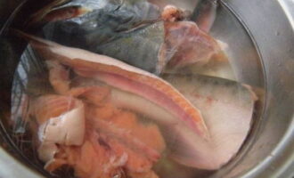 Уха из горбуши – рецепт приготовления супа из красной рыбы в домашних условиях
