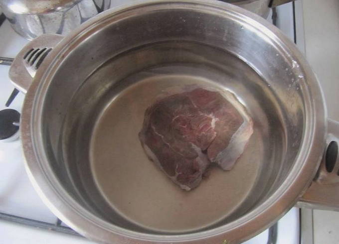 Свекольник горячий — 7 классических рецептов с мясом