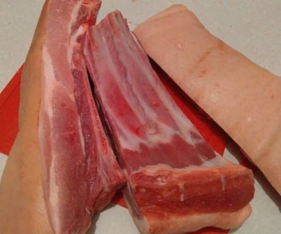 Говяжья грудинка (15 фото): рецепты приготовления говядины на кости. Особенности тушеного блюда с овощами и филе. Что такое грудинка и как выглядит?