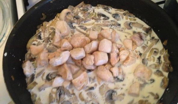 Паста с курицей и грибами в сливочном соусе - 5 пошаговых рецептов