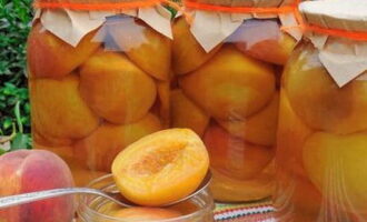 Персики в сахарном сиропе готовы. Можно убирать на хранение в прохладное место.