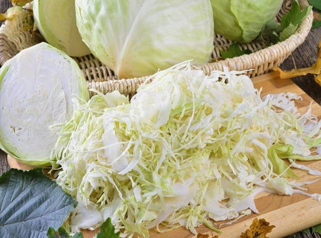 Квашеная капуста в ведре на зиму — 5 рецептов хрустящей и сочной капусты