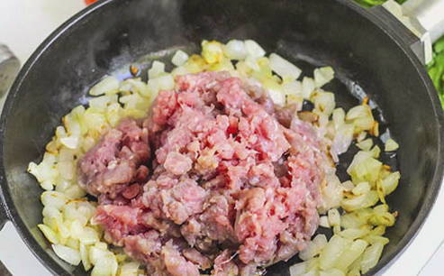 Подлива из муки: рецепт как приготовить из муки и воды к мясу