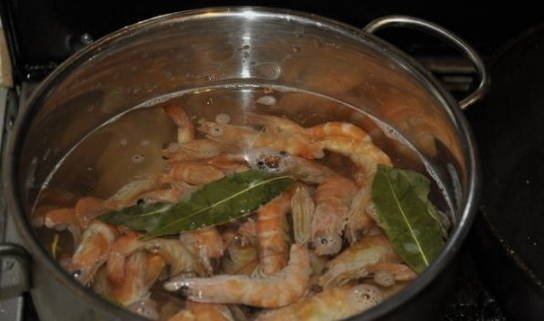 Жареные креветки в соевом соусе с чесноком на сковороде — 7 пошаговых рецептов