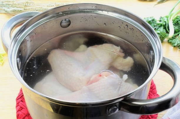 Как сварить вкусный куриный бульон