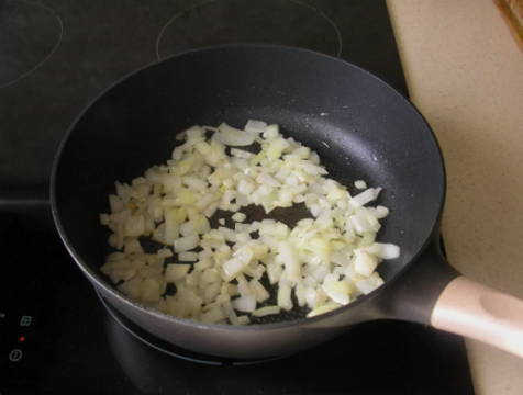 Подлива к макаронам - простые рецепты из курицы, фарша, без мяса, с сыром или овощами