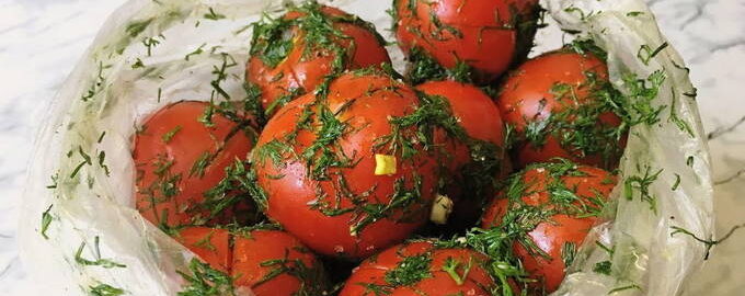 Как приготовить вкусные малосольные помидоры