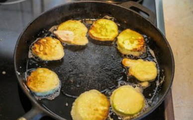 Кабачки в кляре — 10 рецептов жареных кабачков на сковороде