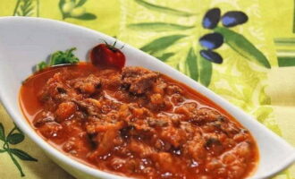 Аппетитный классический соус болоньезе готов. Используйте его для приготовления пасты или лазаньи. 