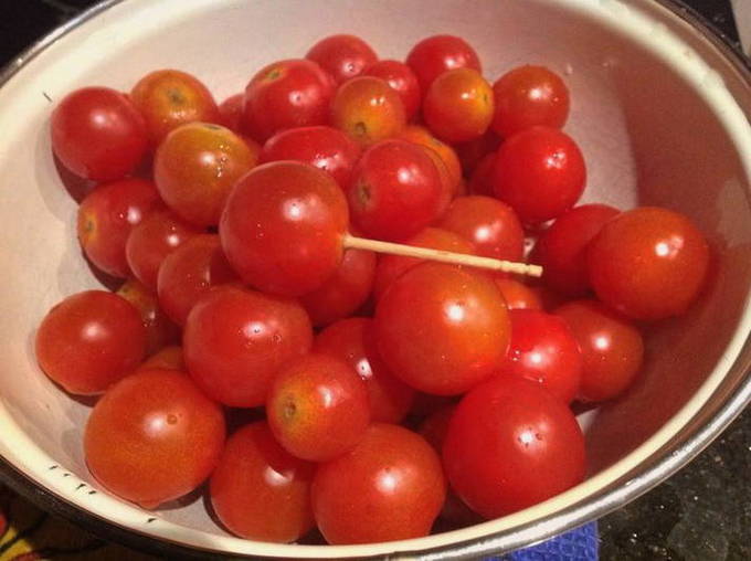 Малосольные помидоры с чесноком и зеленью быстрого приготовления – 7 пошаговых рецептов