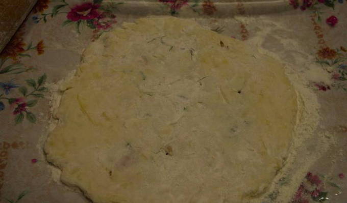 Осетинское тесто на кефире. Обжаривают лепешку с двух сторон. Опять пирог. Осетинские пироги Сухум.
