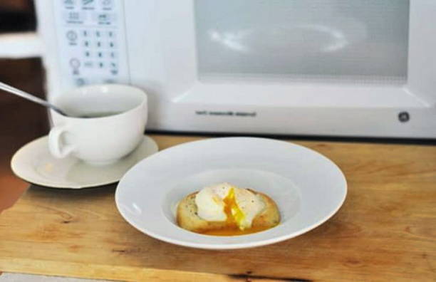 Яйцо пашот в микроволновке – 5 рецептов с фото