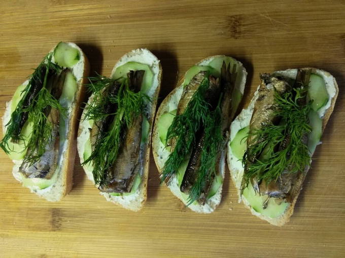 Бутерброды со шпротами — 10 пошаговых рецептов приготовления