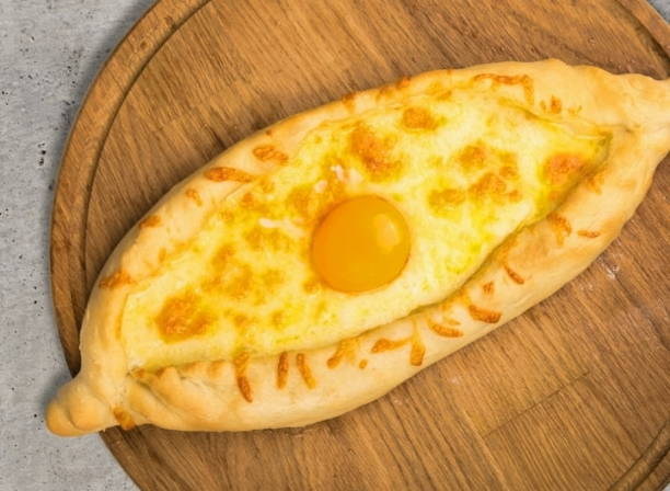 Хачапури по-аджарски «Лодочка с яйцом» — 8 пошаговых рецептов приготовления