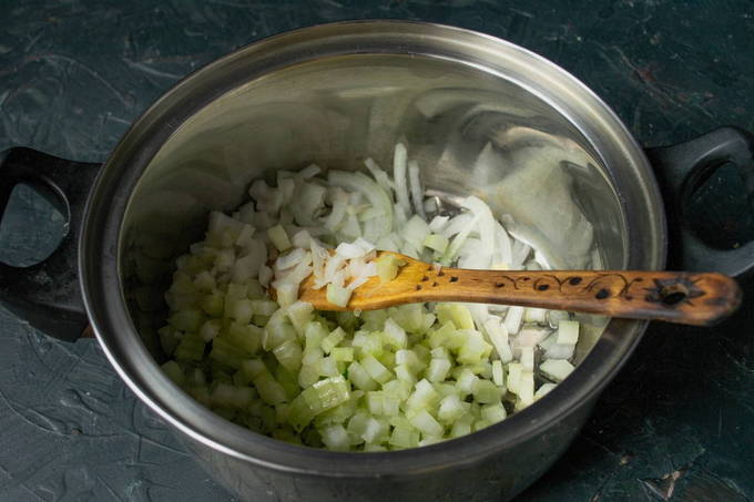 Суп с консервированной фасолью и курицей: пошаговый рецепт