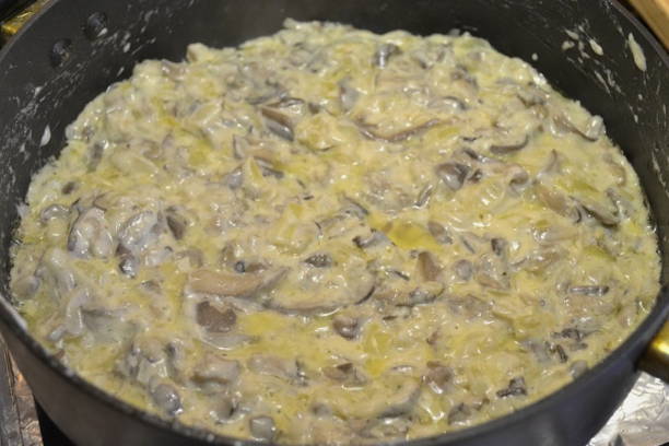 Жульен с курицей и грибами на сковороде - 6 пошаговых рецептов