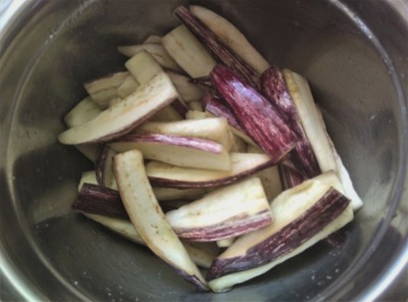 Теплый салат с баклажанами — 5 пошаговых рецептов приготовления