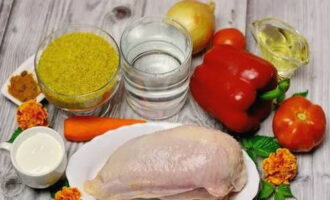 Как вкусно приготовить булгур с курицей? Подготовим необходимые ингредиенты, отмерим их необходимое количество.
