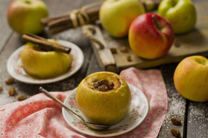 Печеные яблоки в духовке. Рецепты печеных яблок, как приготовить | Волшебная sauna-chelyabinsk.ru