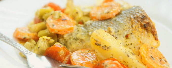 Рыба с овощами, запеченная в духовке