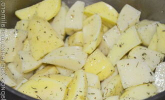 Антрекот (в духовке) в ароматном маринаде с картошкой и инжиром